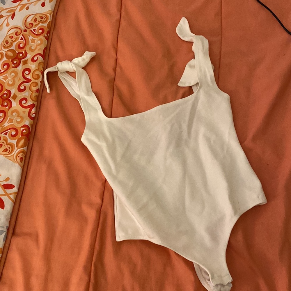Free People Bodysuit White Tie Sleeve Square Neck Tank Top Style With Low Back ✨ - Picture 12 of 16